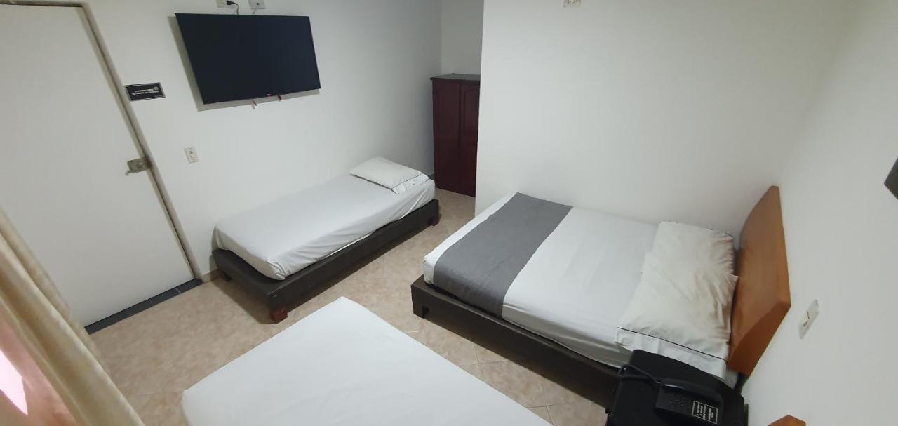 Hotel Gran Imperio 메딜린 외부 사진