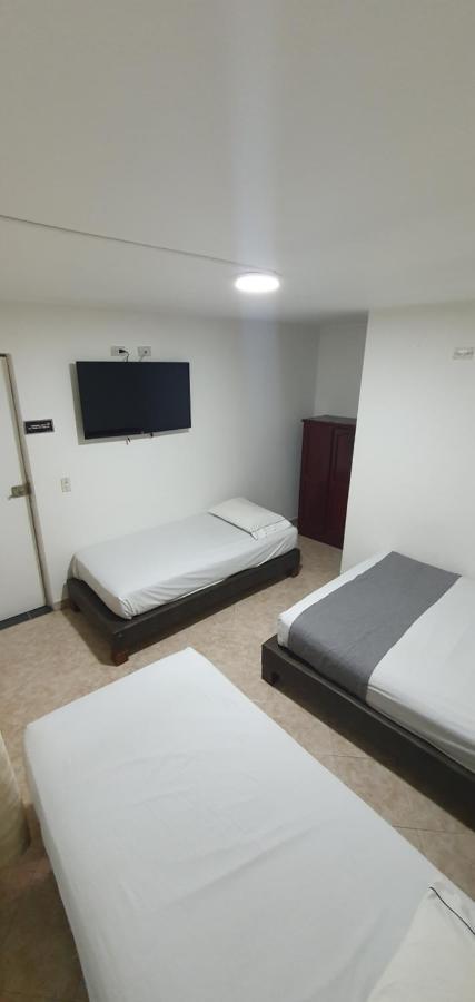 Hotel Gran Imperio 메딜린 외부 사진