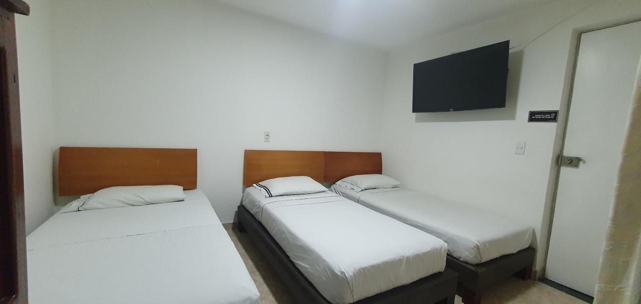 Hotel Gran Imperio 메딜린 외부 사진