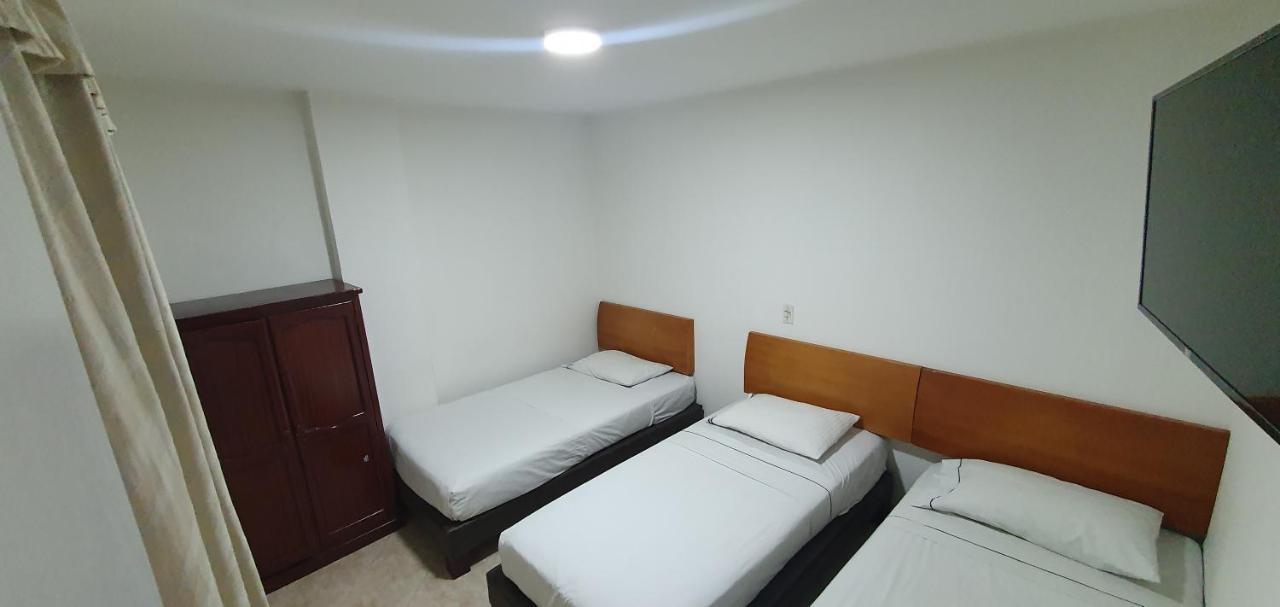 Hotel Gran Imperio 메딜린 외부 사진