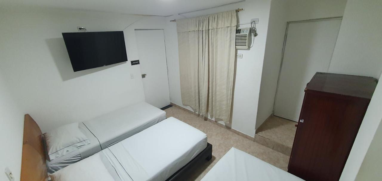 Hotel Gran Imperio 메딜린 외부 사진