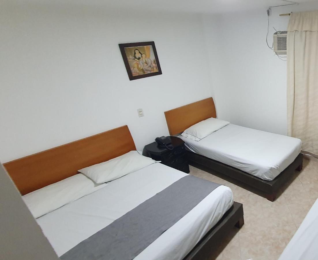 Hotel Gran Imperio 메딜린 외부 사진