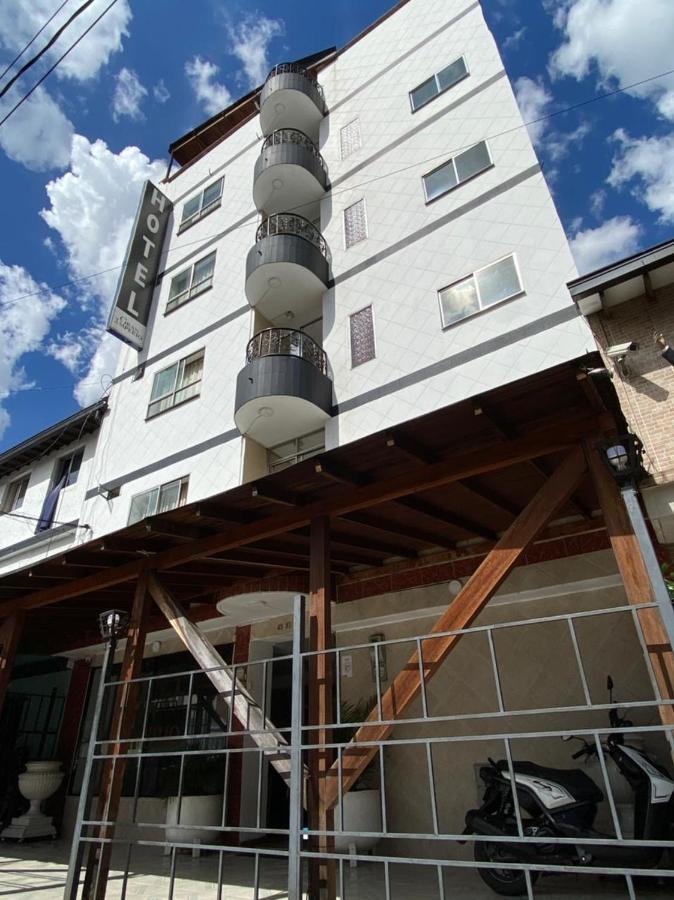 Hotel Gran Imperio 메딜린 외부 사진
