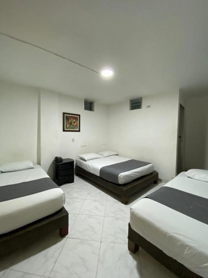 Hotel Gran Imperio 메딜린 외부 사진