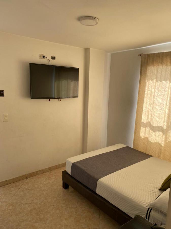 Hotel Gran Imperio 메딜린 외부 사진