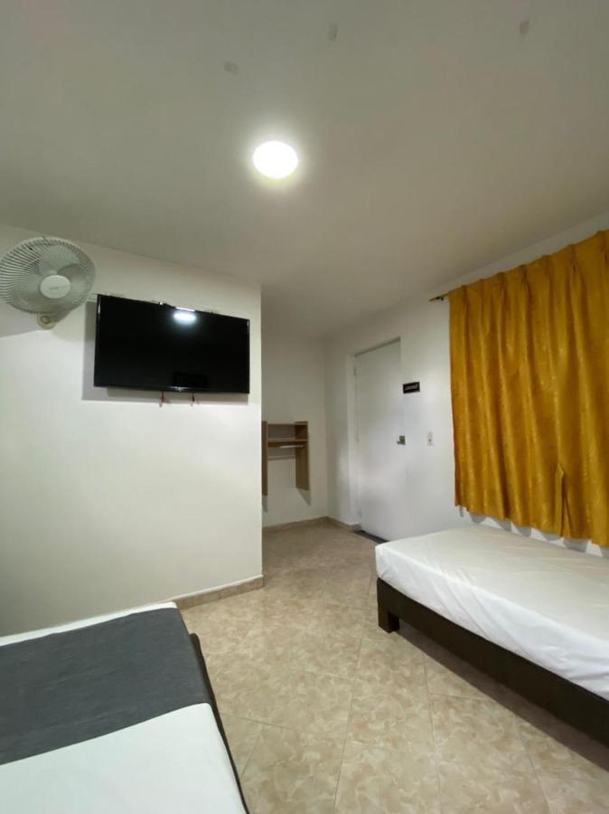 Hotel Gran Imperio 메딜린 외부 사진