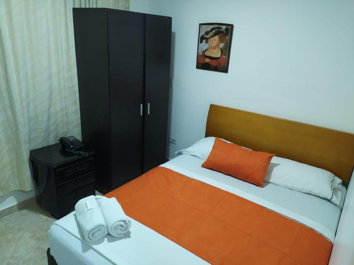 Hotel Gran Imperio 메딜린 외부 사진